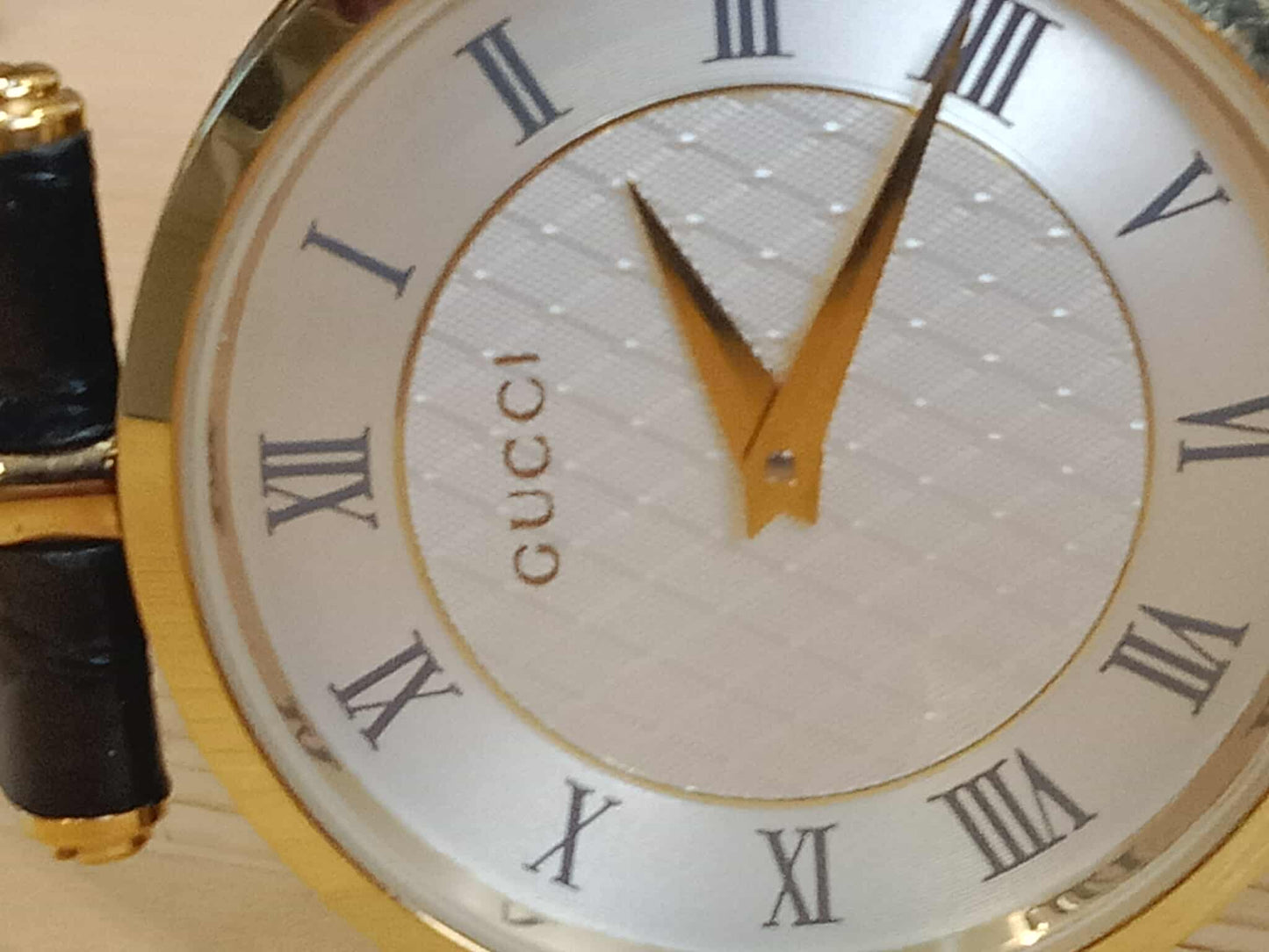 Gucci Men Gold Plated Band Wristwatch