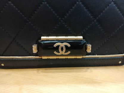 Chanel CC Crossing Leather Chain Shoulder Bag Lambskin Series 23
