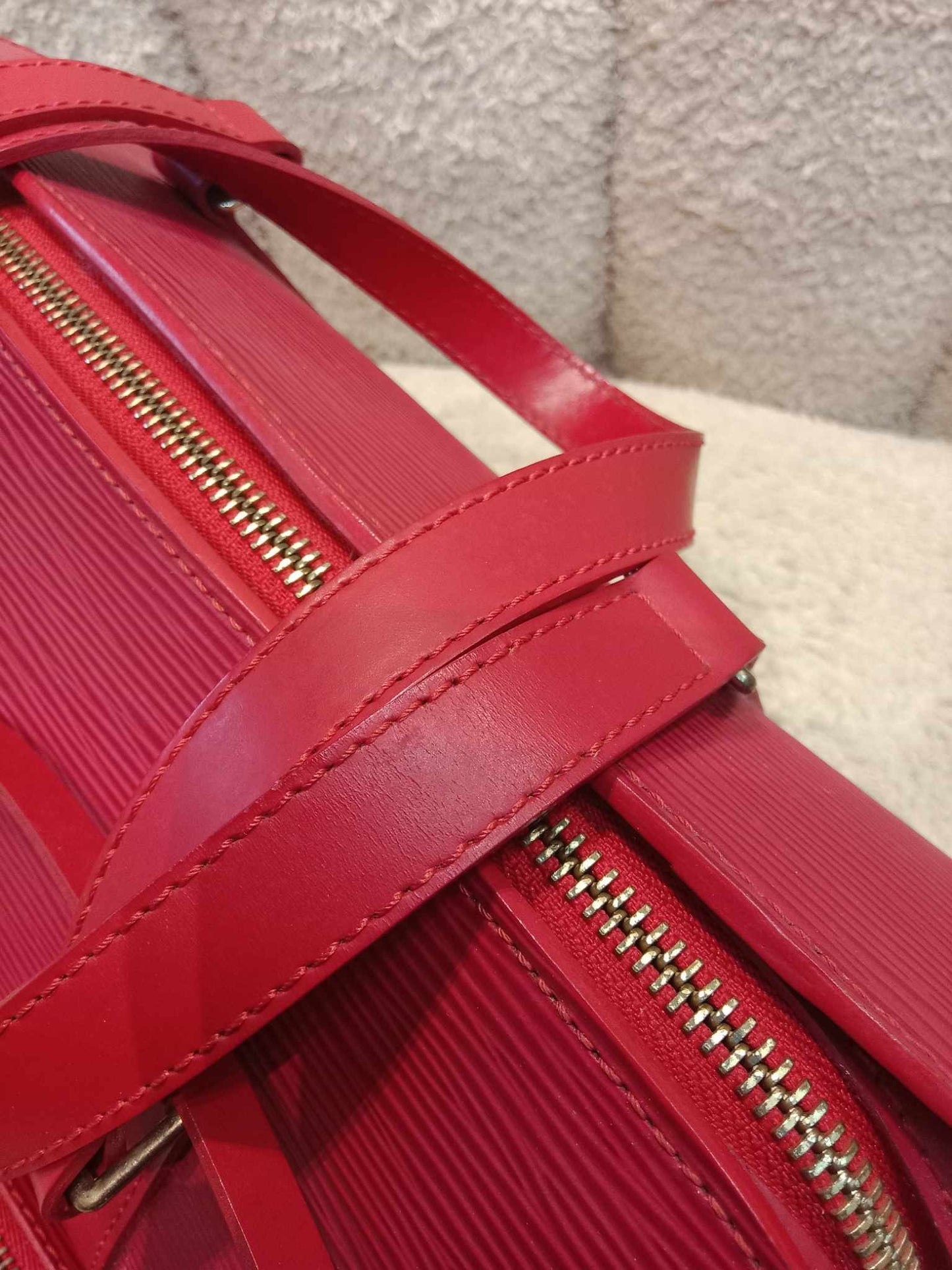 Louis Vuitton Soufflot Epi Pochette Shoulder Barrel Bag Leather Castilean Red