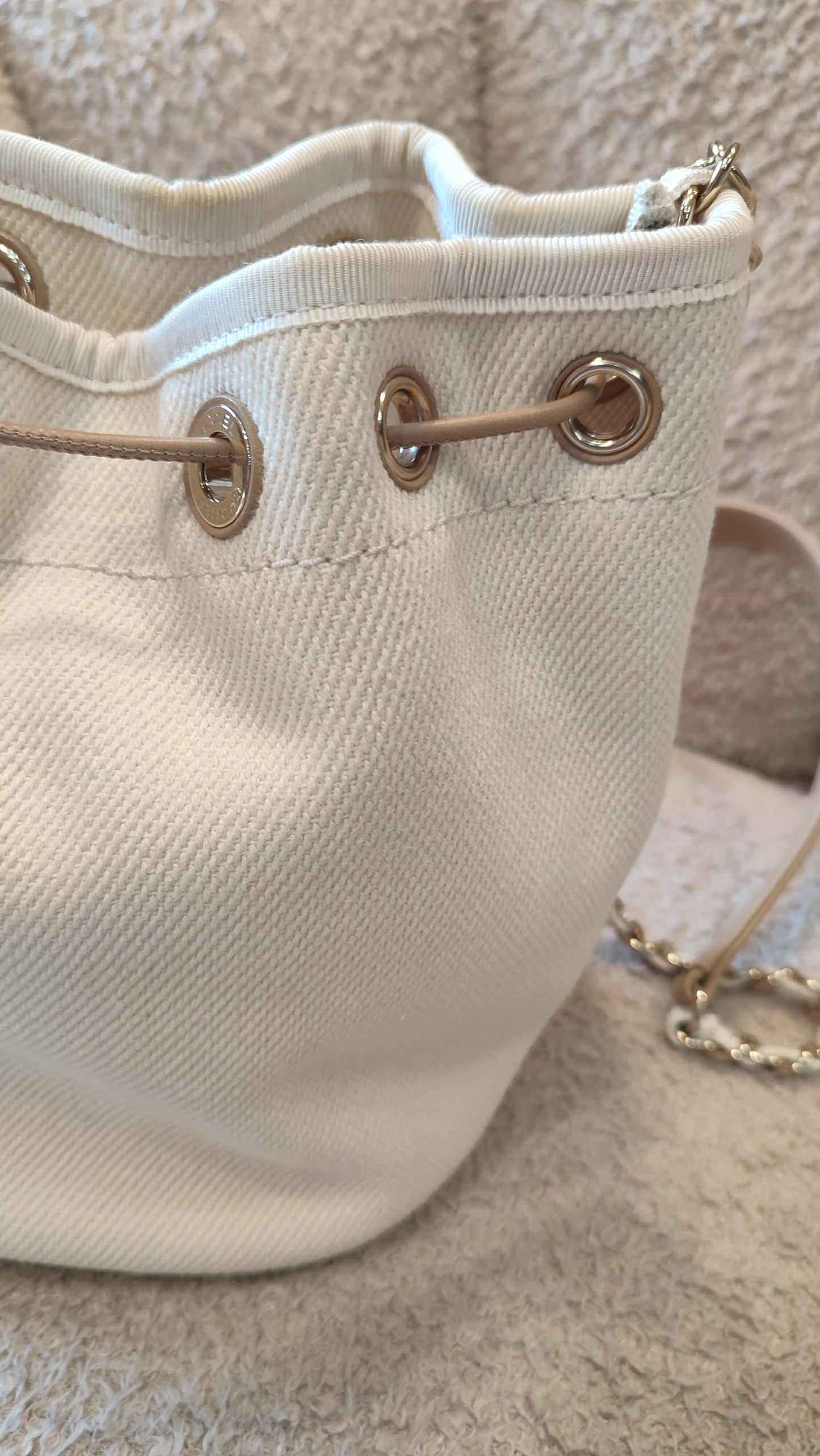 Chanel Deauville Hobo Bucket Bag White Series 29