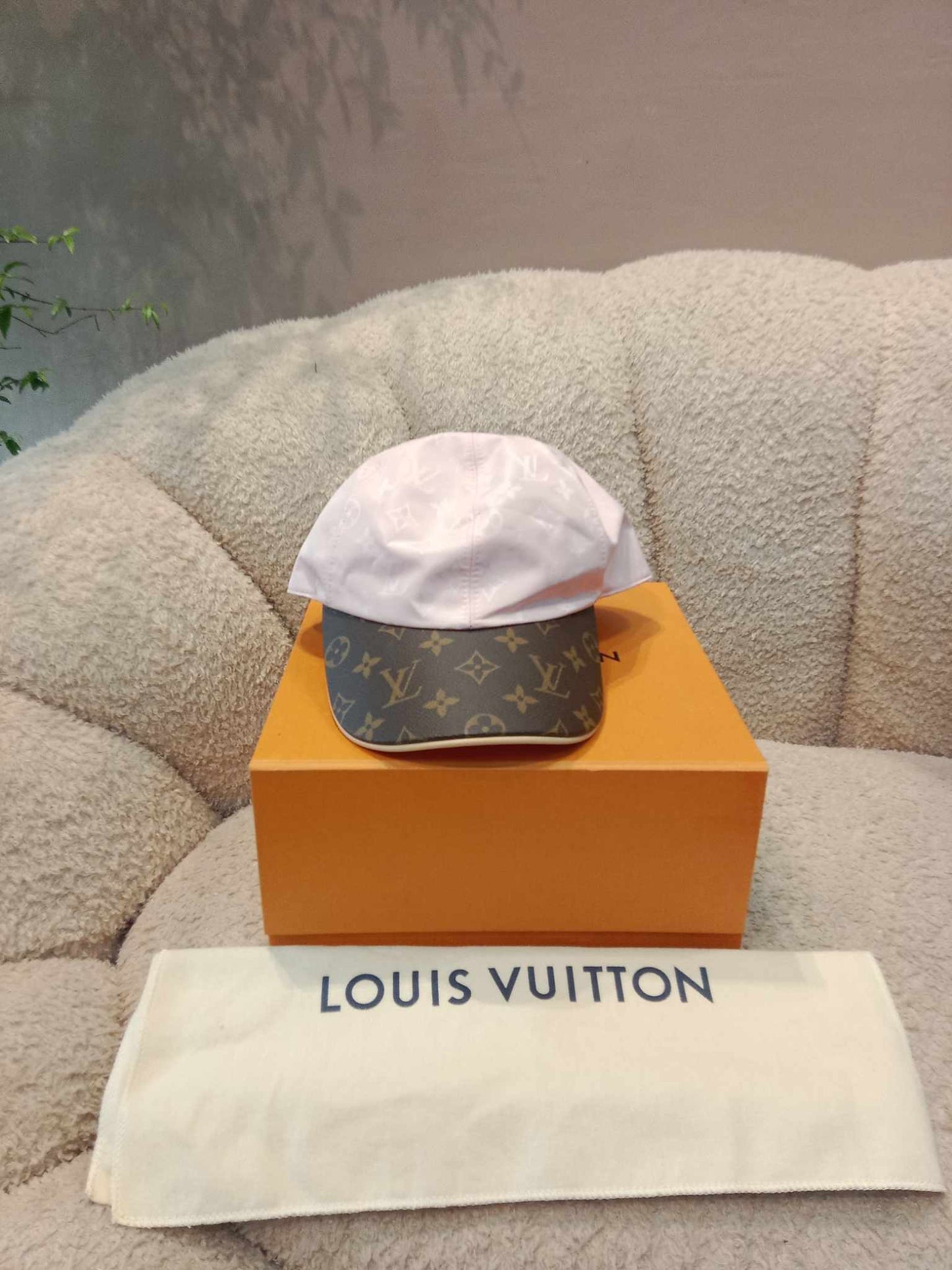 Louis Vuitton Monogram Brown/Pink Cap Unused