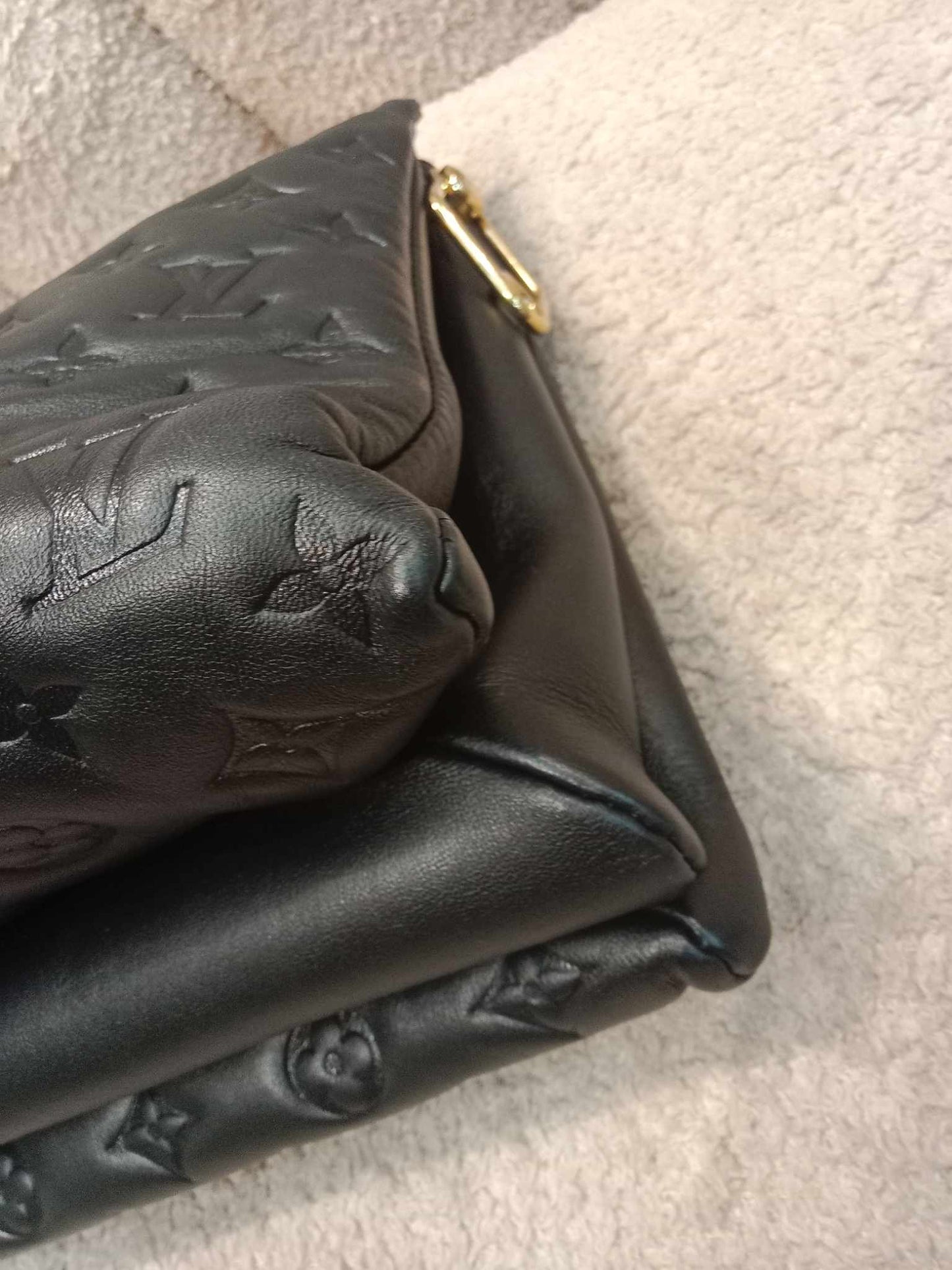 Louis Vuitton Coussin Black