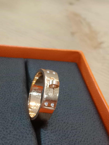 Hermes Kelly Ring in 18K Rose Gold Pave-Set Diamonds on the Clasp Motif