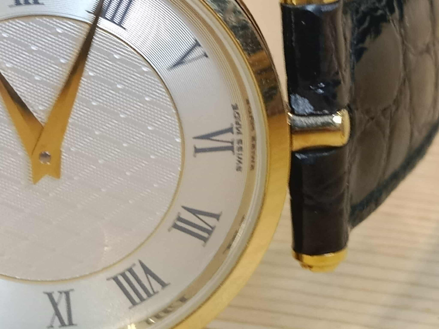 Gucci Men Gold Plated Band Wristwatch