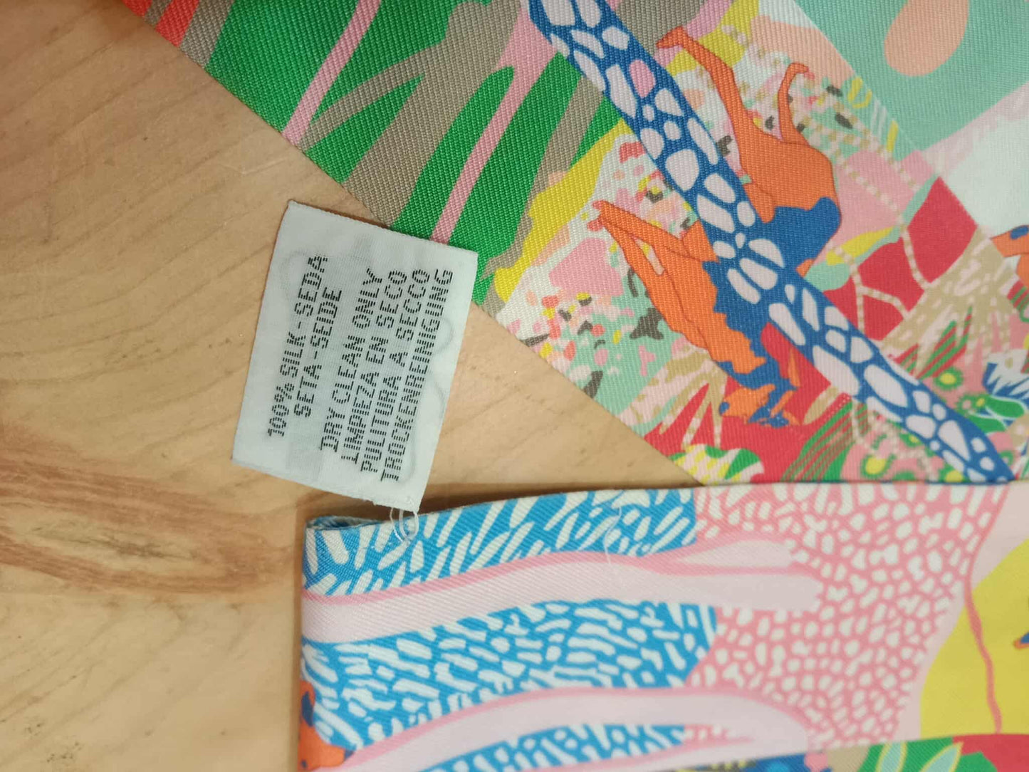 Hermes "En Liberte" Multicolor Design Silk Twilly