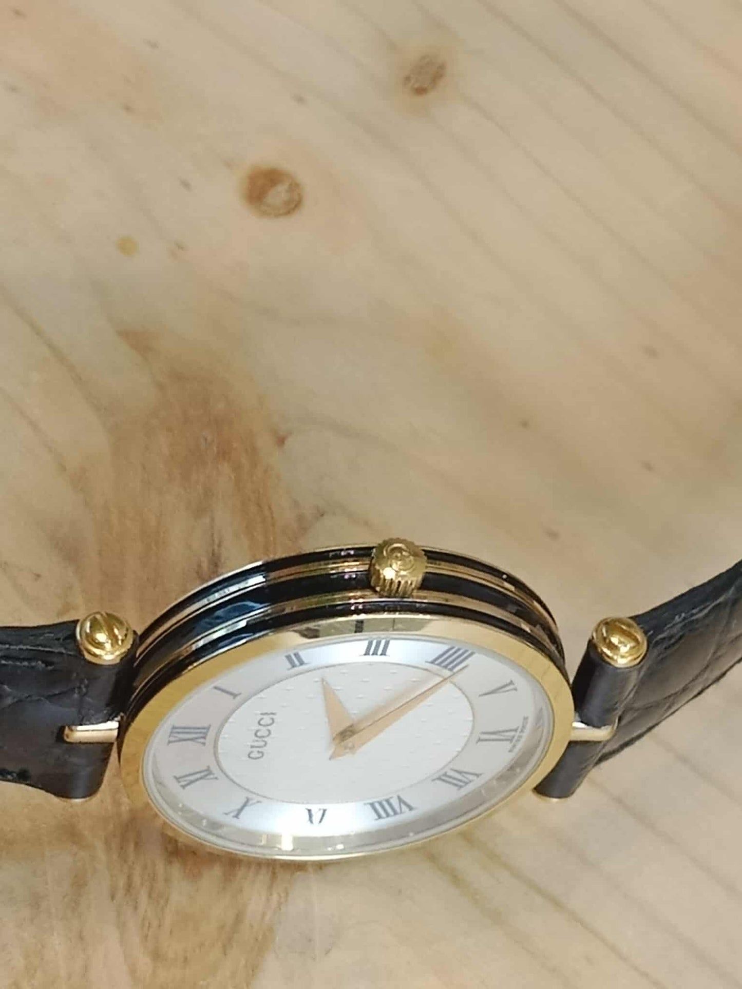Gucci Men Gold Plated Band Wristwatch