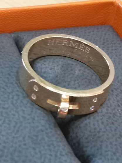 Hermes Kelly Ring in 18K Rose Gold Pave-Set Diamonds on the Clasp Motif