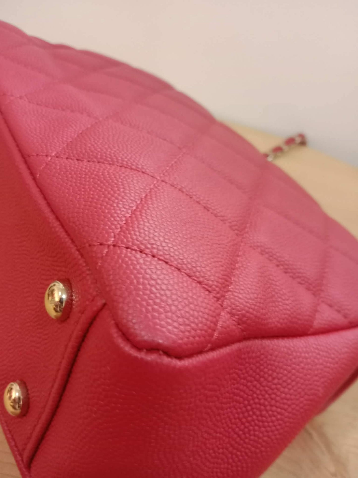 Chanel Business Affinity Red Medium Series 28