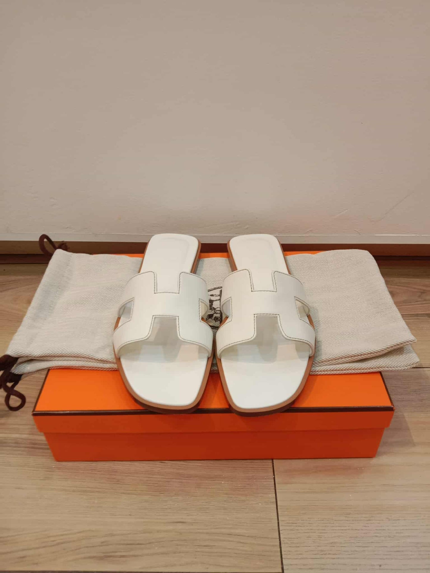 Hermes Oran Blanc Size 37