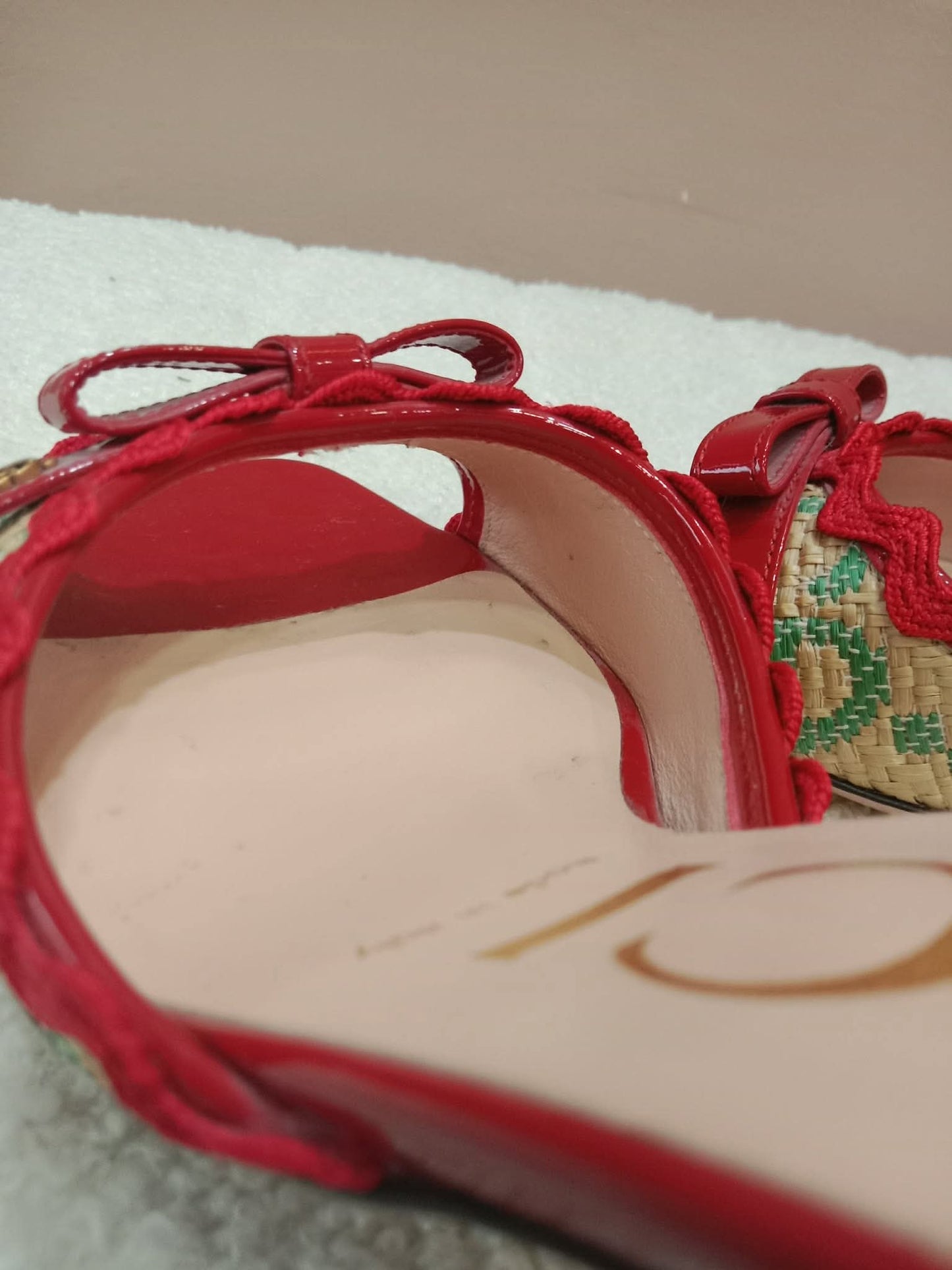 Gucci Kertu Mule Heels Red Patent Leather Trim and Bow Detail Size 36