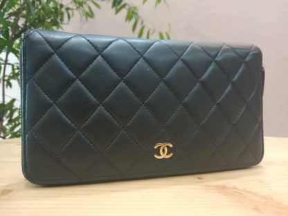 Chanel Quilted Leather Zip-Around Lambskin Wallet Series 22