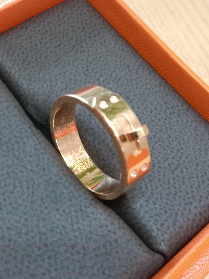 Hermes Kelly Ring in 18K Rose Gold Pave-Set Diamonds on the Clasp Motif