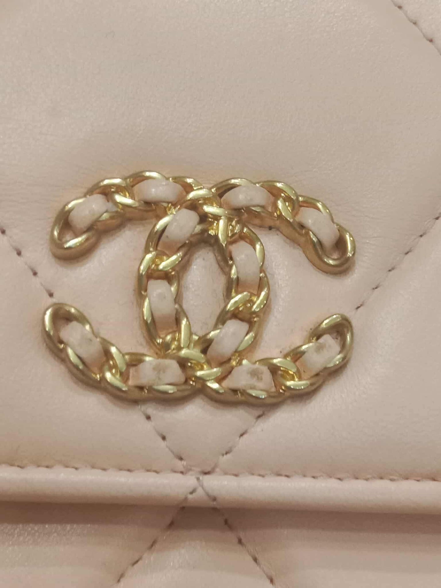 Chanel 19 Wallet on Chain Peach in Quilted Lambskin Microchipped