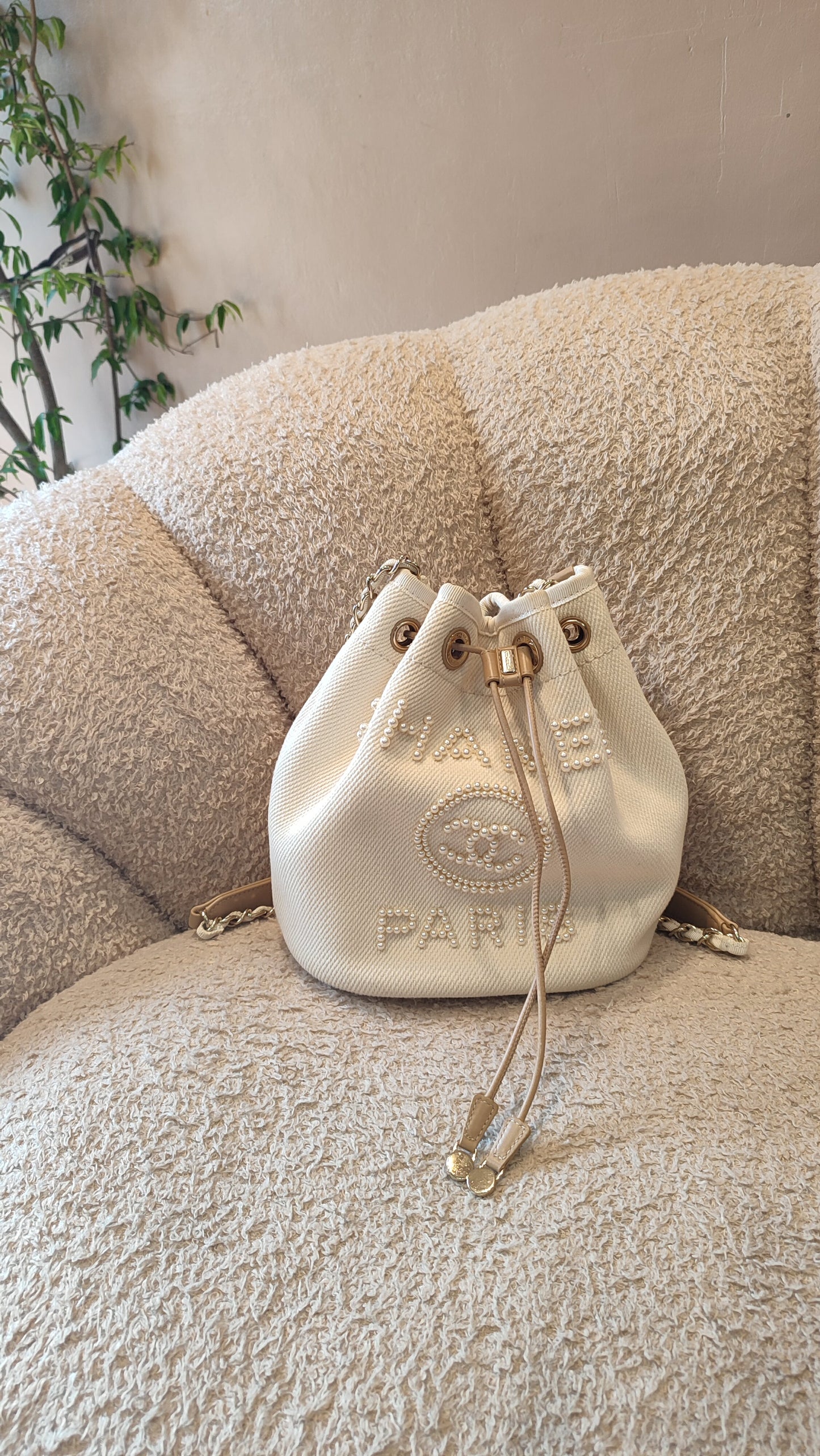 Chanel Deauville Hobo Bucket Bag White Series 29