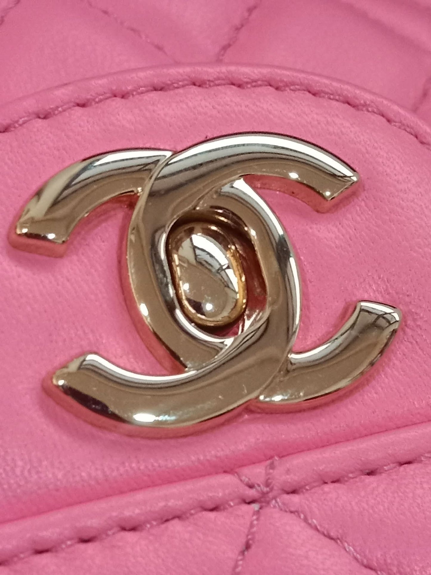 Chanel CC in Love Heart Bag Lambskin Pink Microchipped