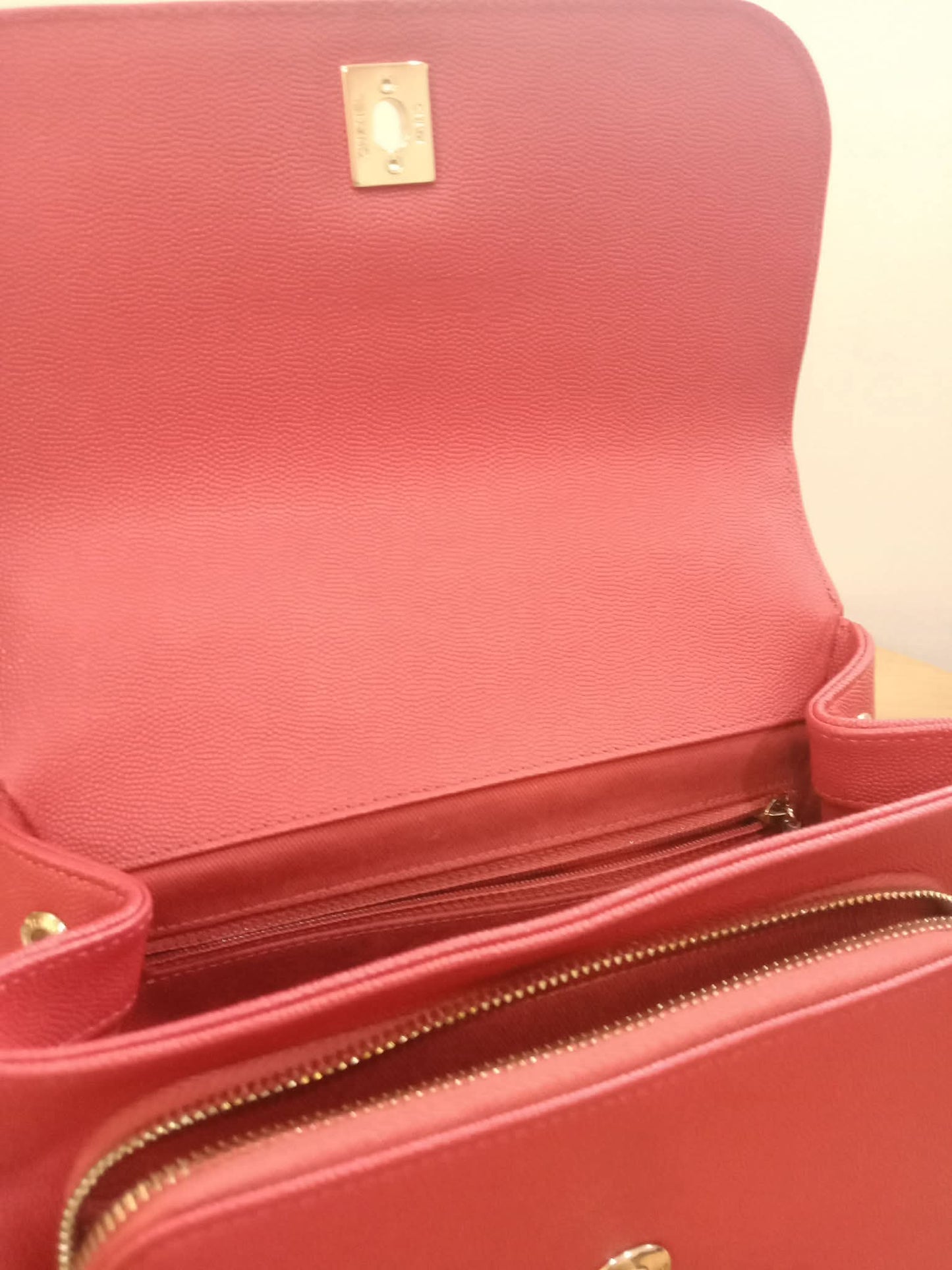 Chanel Business Affinity Red Medium Series 28