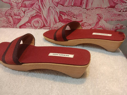 Hermes "Fourre-Tout" Wooden Canvas Burgundy/Red Sandals Size 37