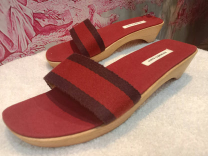 Hermes "Fourre-Tout" Wooden Canvas Burgundy/Red Sandals Size 37