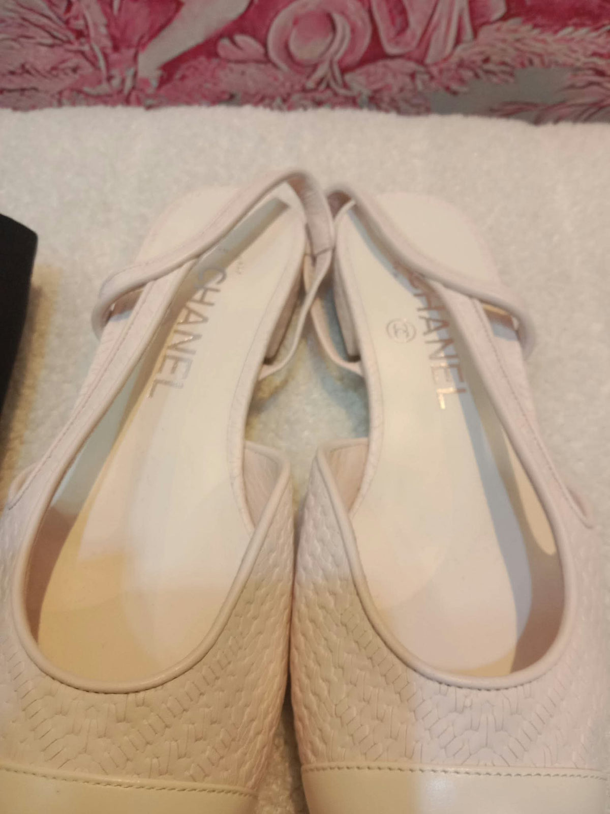Chanel Cream Slingback Pumps size 36.5